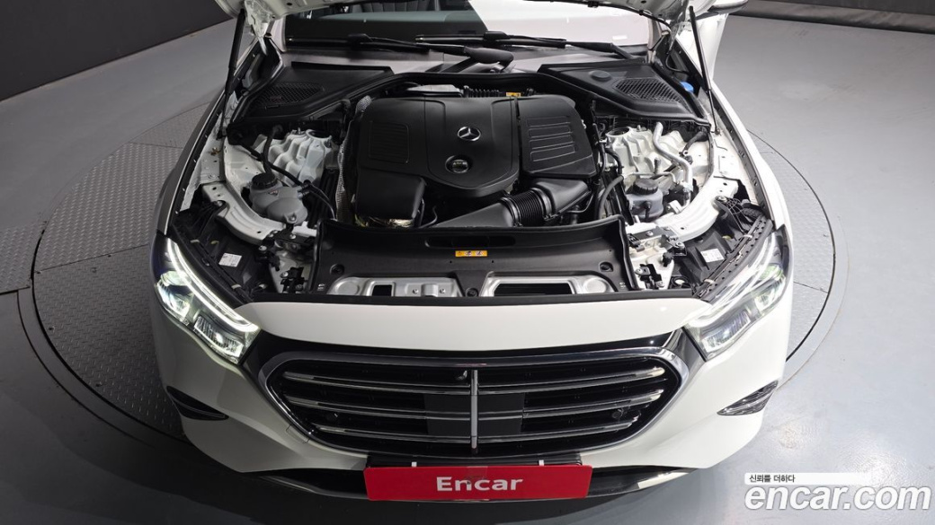 Mercedes-Benz E-Class E300 4MATIC Exclusive, 2025