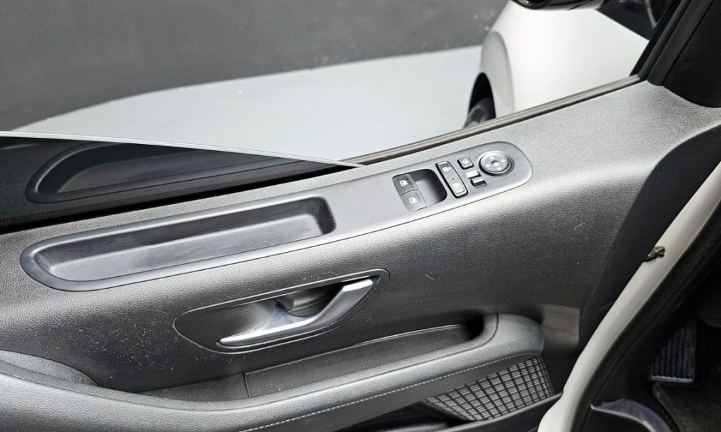 Hyundai Staria 4WD Lounge 9-Seater, 2024