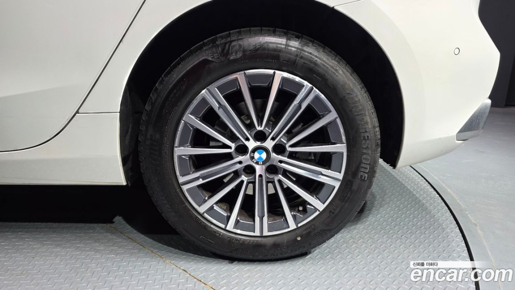 BMW 2-Series 220i Luxury, 2024