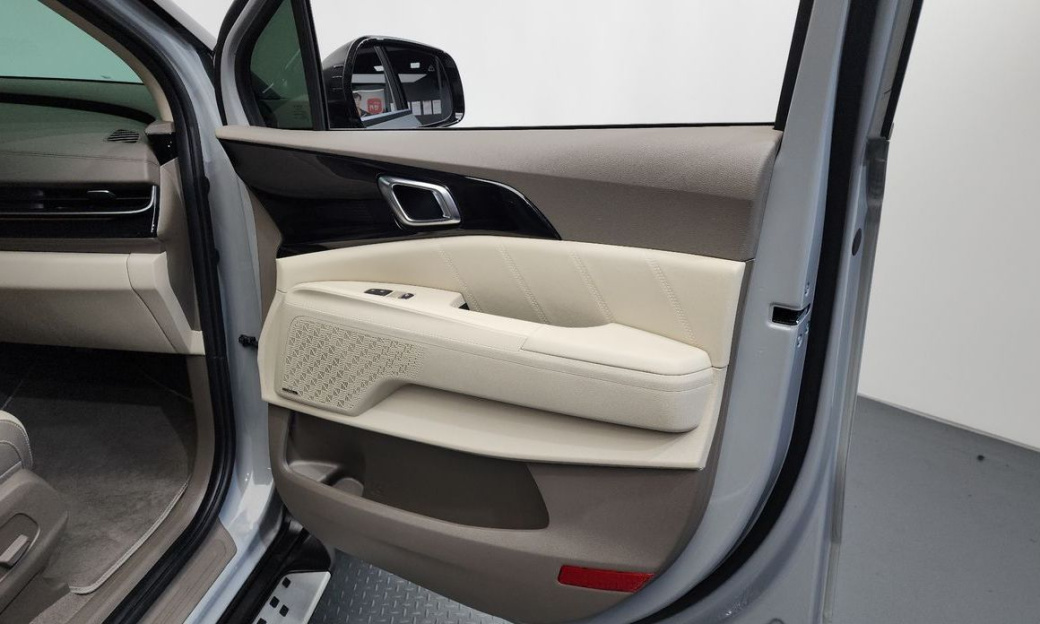 Kia Carnival 9-Seater Gravity, 2024