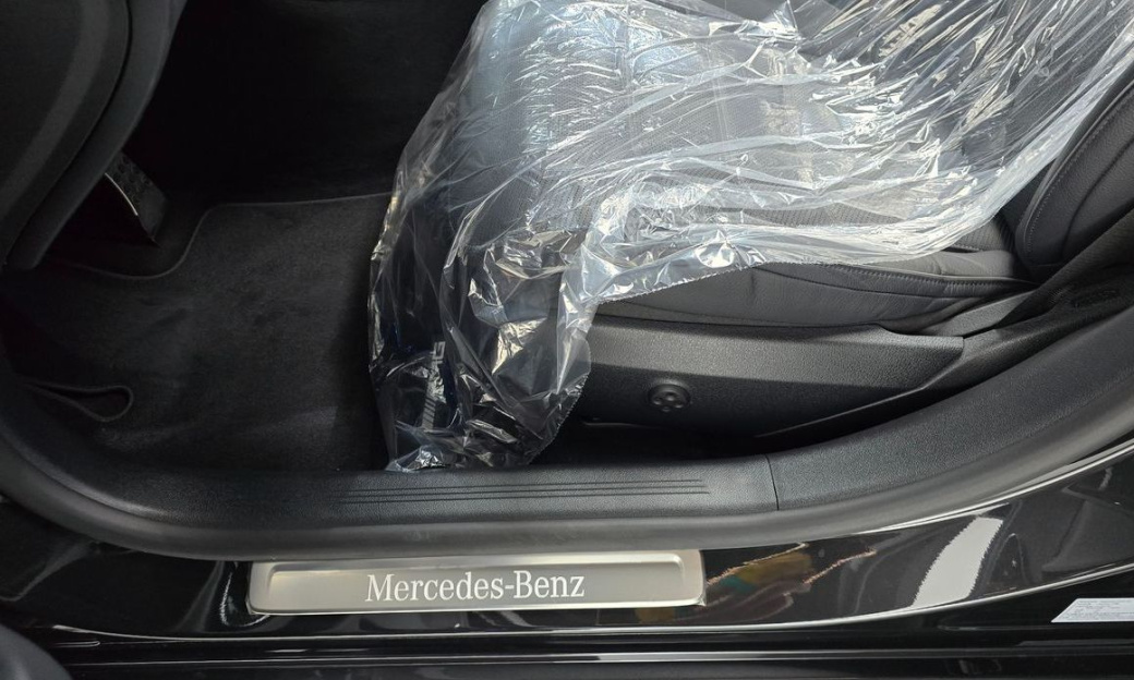 Mercedes-Benz E-Class E300 4MATIC AMG Line, 2024