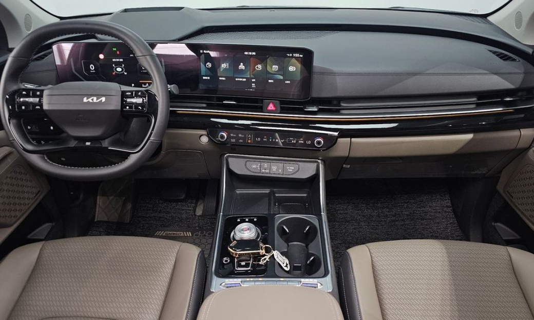 Kia Carnival 7-Seater Gravity, 2025