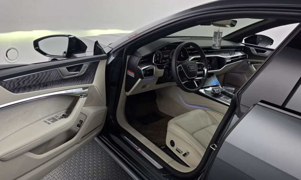 Audi A7 55 TFSI Quattro Premium, 2025