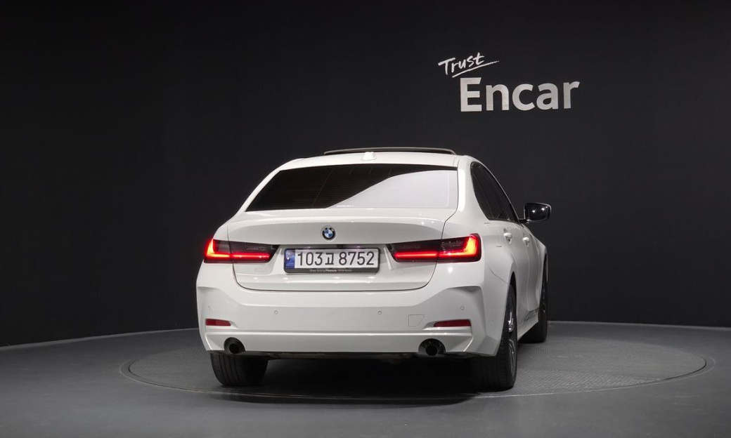 BMW 3-Series 320i, 2024