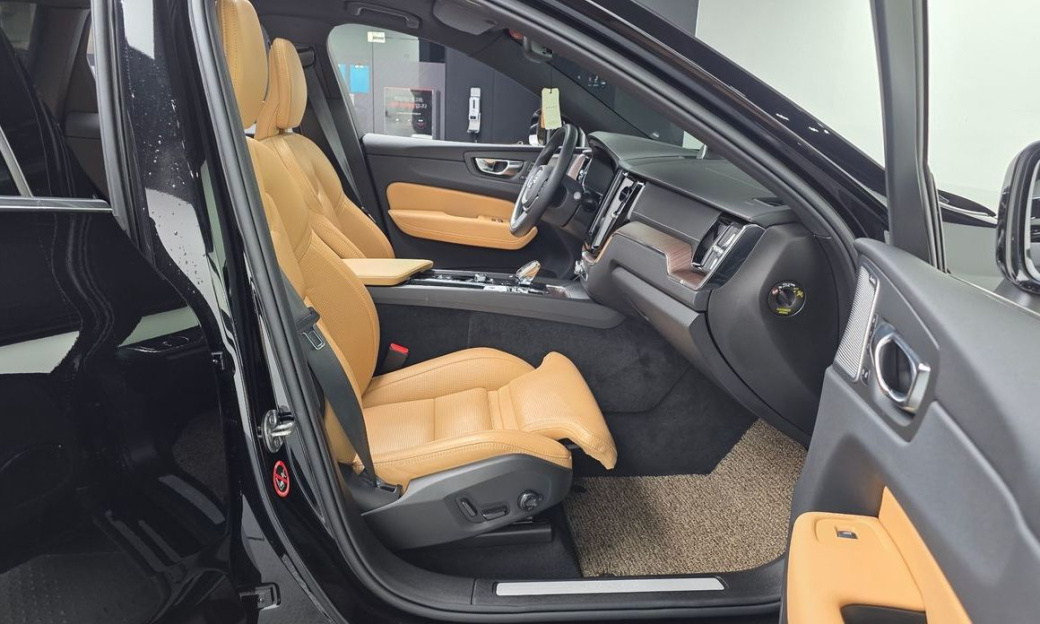Volvo XC60 B5 Inscription, 2022