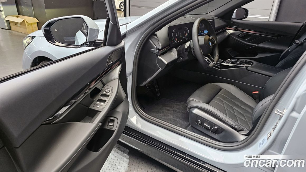 BMW 5-Series 520i M Sport, 2025