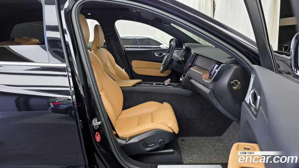 Volvo XC60 B5 Inscription, 2022