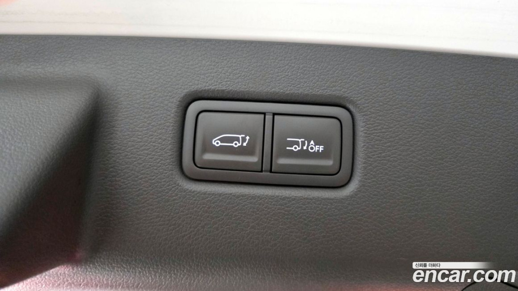 Hyundai Staria 4WD Lounge 7-Seater, 2023