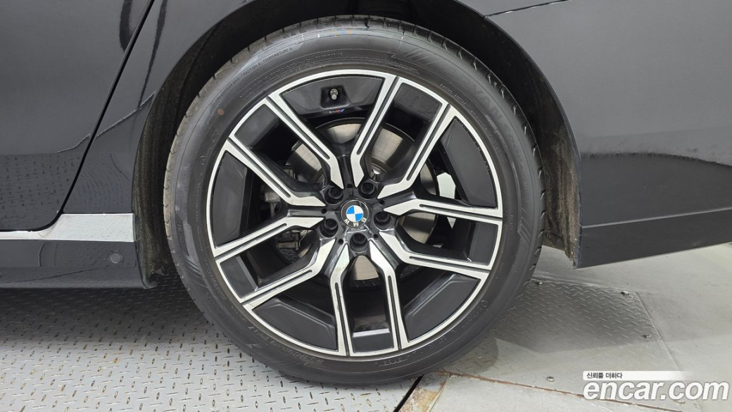 BMW 7-Series 740i xDrive M Sport, 2025