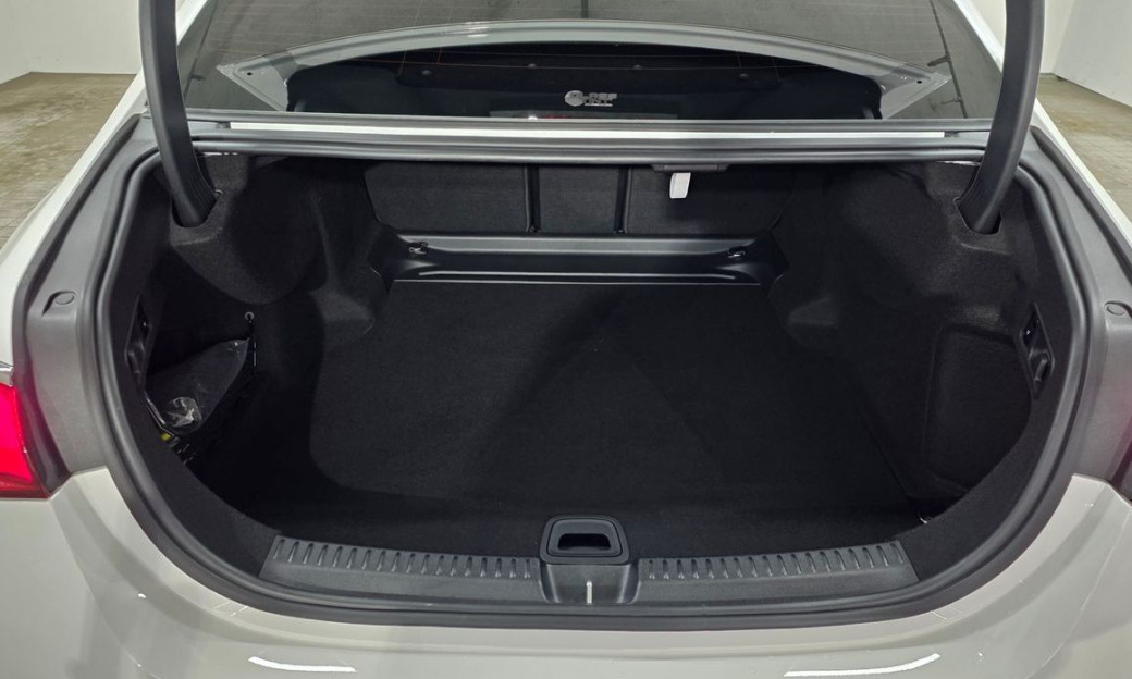 Mercedes-Benz E-Class E300 4MATIC AMG Line, 2025
