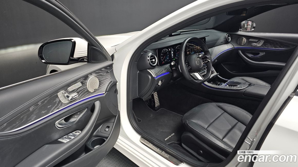 Mercedes-Benz E-Class E350 4MATIC AMG Line, 2022