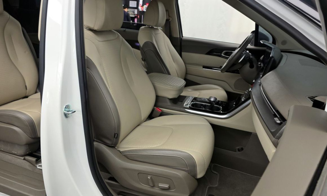 Kia Carnival 9-Seater Signature, 2023