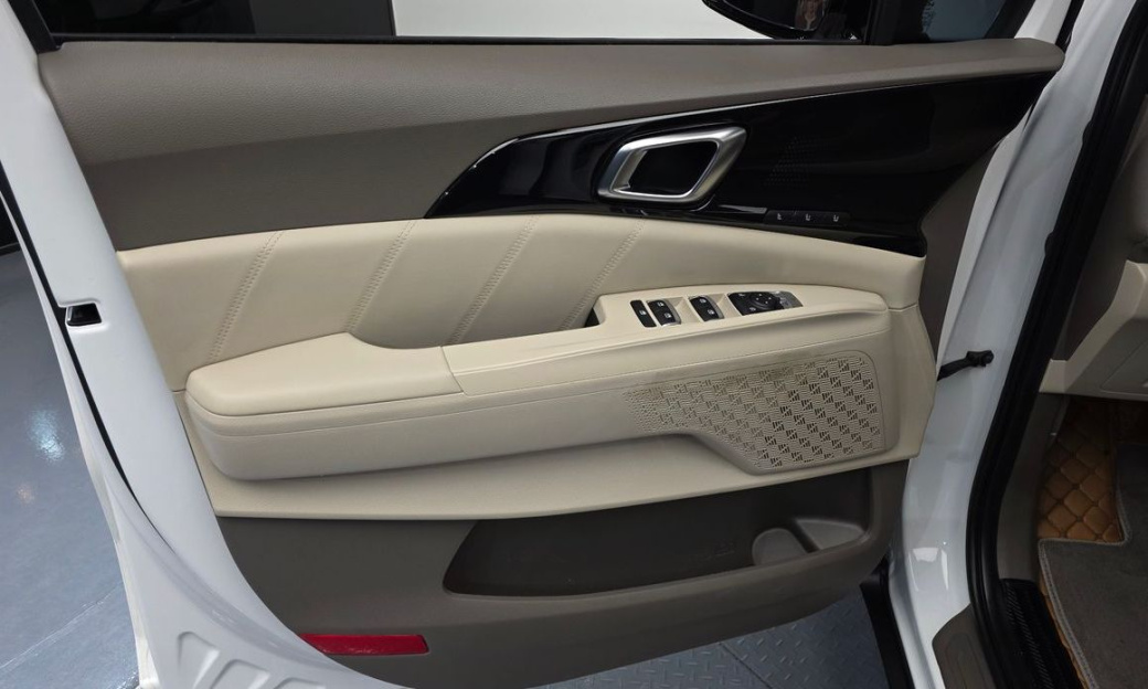 Kia Carnival 7-Seater Signature, 2024