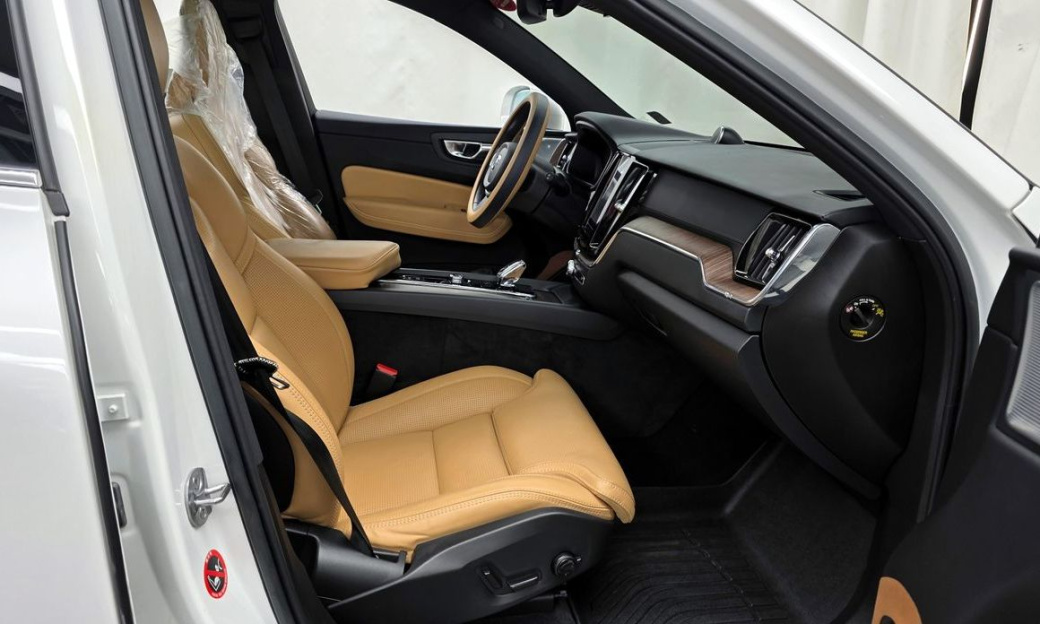 Volvo XC60 B6 Ultimate Bright, 2023
