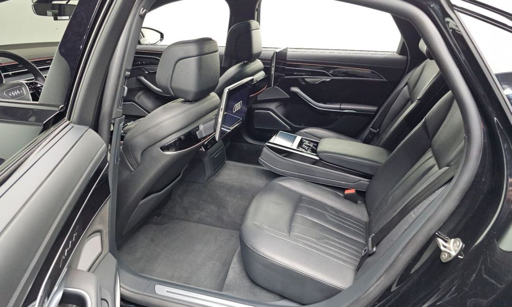 Audi A8 55 TFSI Quattro LWB, 2021