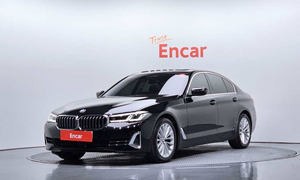 BMW 5-Series 520i Luxury, 2023