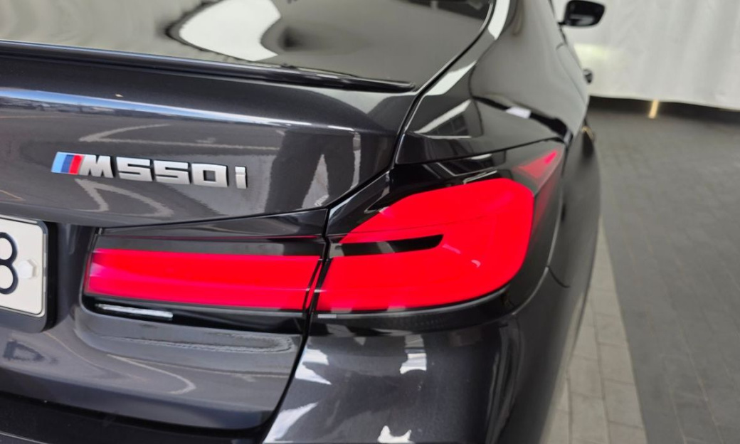 BMW 5-Series M550i xDrive, 2022