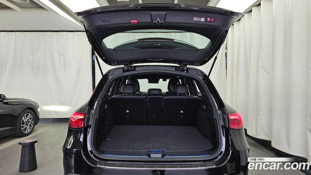 Mercedes-Benz GLC-Class GLC300 4MATIC AMG Line, 2025