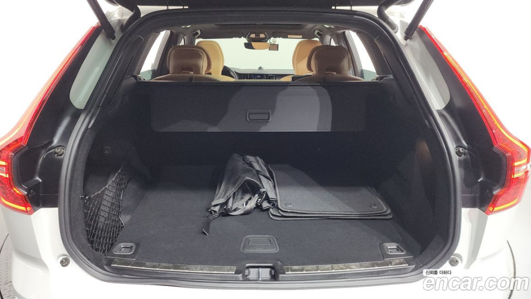 Volvo XC60 B5 Inscription, 2022