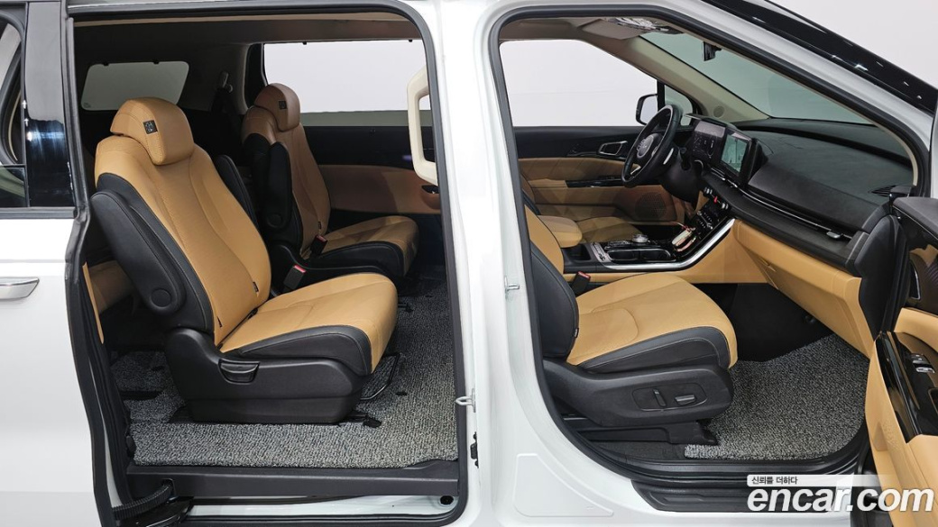 Kia Carnival 9-Seater Signature, 2023