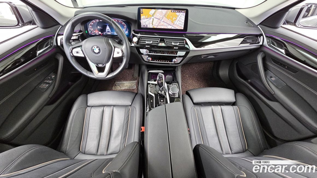 BMW 5-Series 520i Luxury, 2022