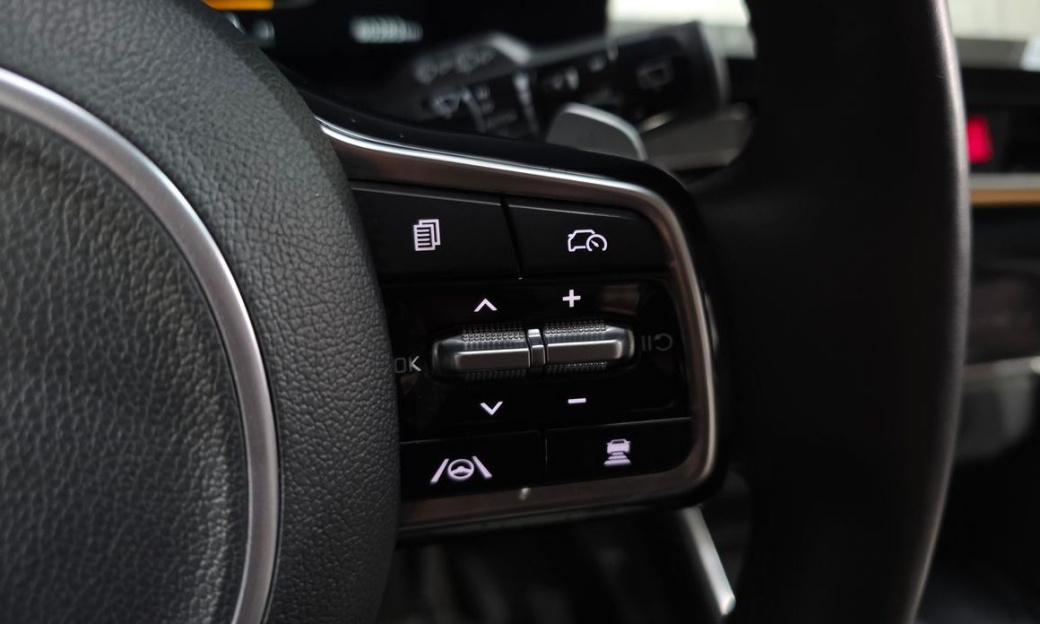 Kia Carnival 7-Seater Signature, 2024