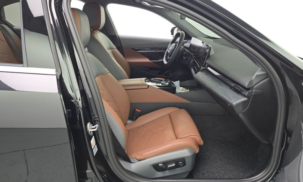 BMW 5-Series 530i xDrive, 2024