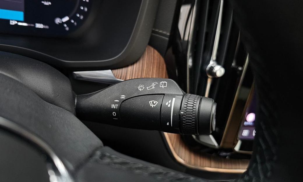 Volvo XC60 B6 Ultimate Bright, 2024