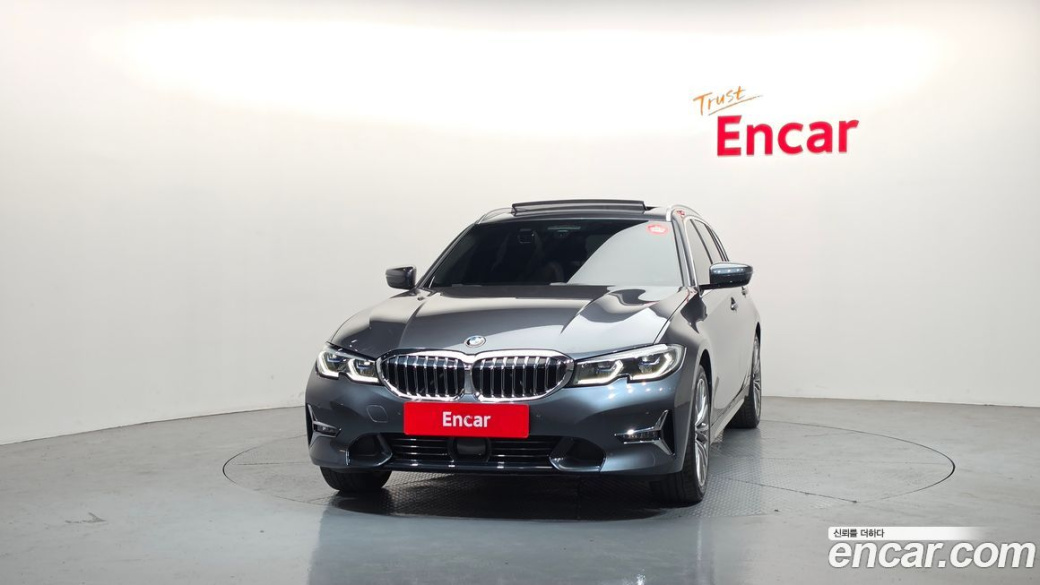 BMW 3-Series 320i Touring Luxury, 2022