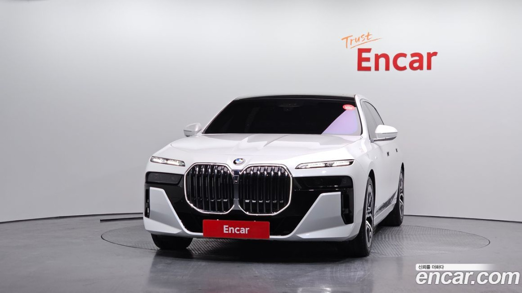 BMW 7-Series 740i xDrive M Sport, 2025