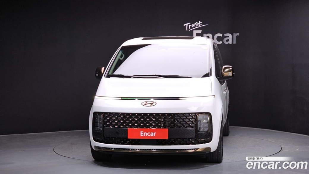 Hyundai Staria 4WD Lounge 9-Seater, 2024