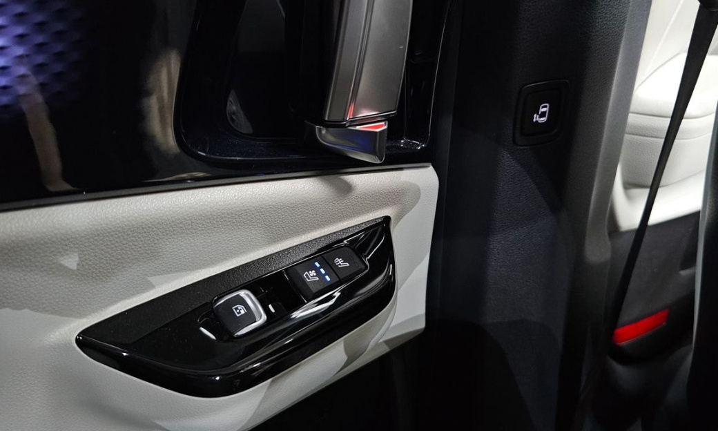 Kia Carnival 9-Seater Signature, 2023