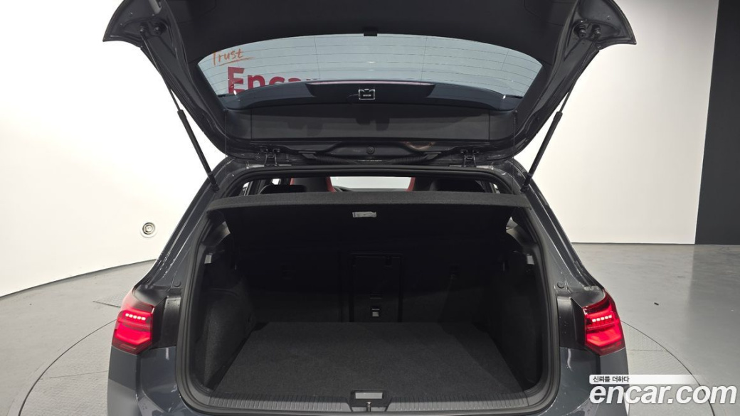 Volkswagen Golf 2.0 GTI, 2024
