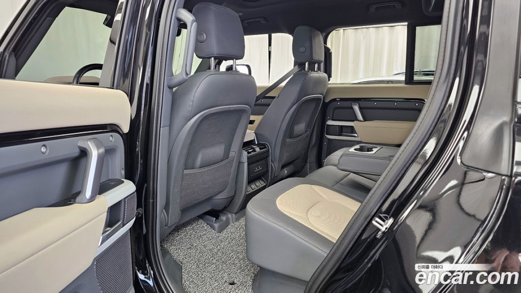 Land Rover Defender 110 P300 X-Dynamic SE, 2023