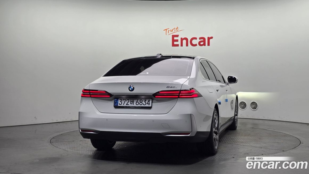 BMW 5-Series 520i, 2024