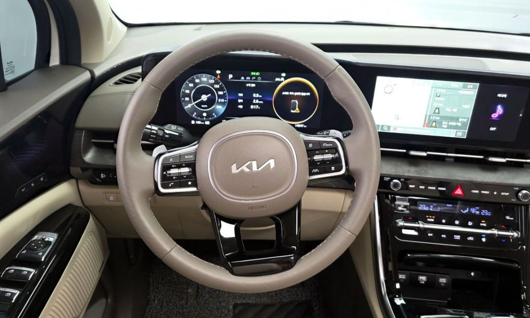 Kia Carnival 9-Seater Signature, 2023