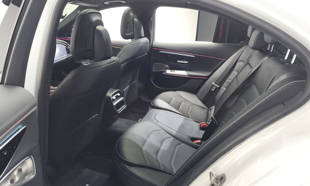 Mercedes-Benz E-Class E300 4MATIC AMG Line, 2024