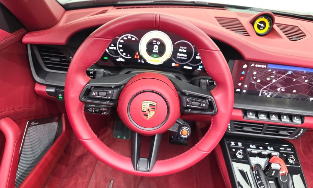 Porsche 911 Carrera 4 GTS Cabriolet, 2025