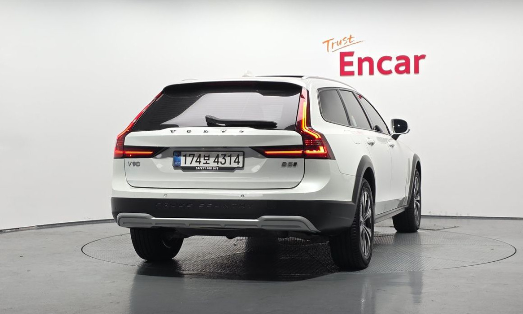 Volvo V90 B5 Plus AWD, 2025