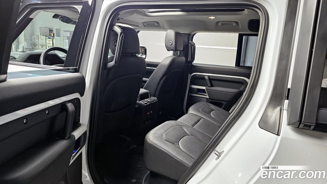 Land Rover Defender 110 D250 SE, 2023