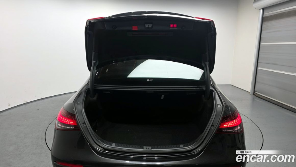 Mercedes-Benz E-Class E350 4MATIC AMG Line, 2022