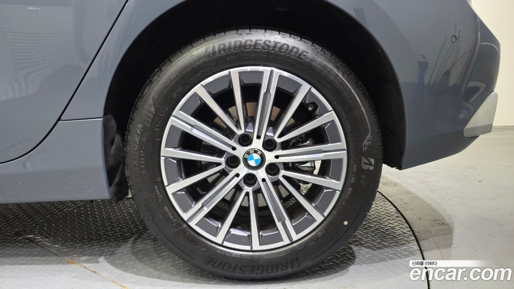 BMW 2-Series 220i Luxury, 2025