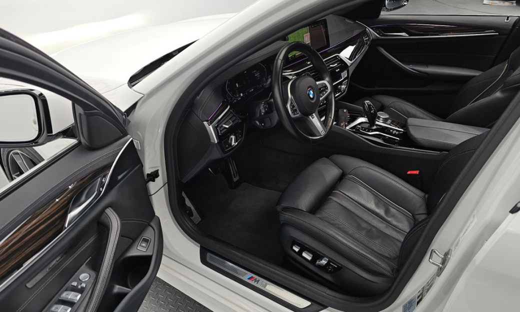 BMW 5-Series 520i M Sport, 2022