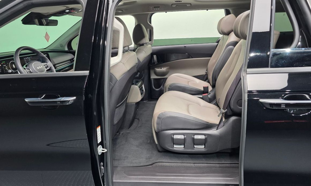 Kia Carnival 7-Seater Gravity, 2024