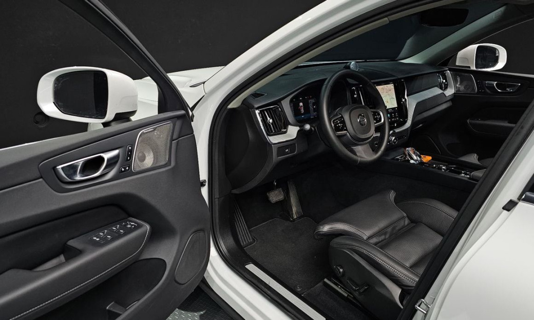 Volvo XC60 B6 Ultra Bright, 2025