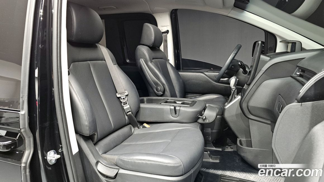 Hyundai Staria Tourer 9-Seater, 2025