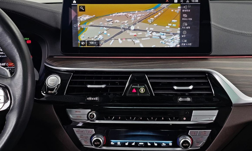 BMW 5-Series 530i Luxury, 2022
