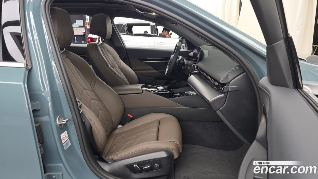 BMW 5-Series 520i, 2024