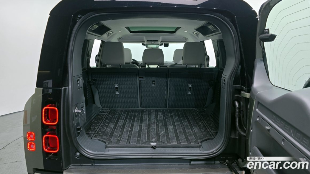 Land Rover Defender 110 D250 X-Dynamic SE, 2025