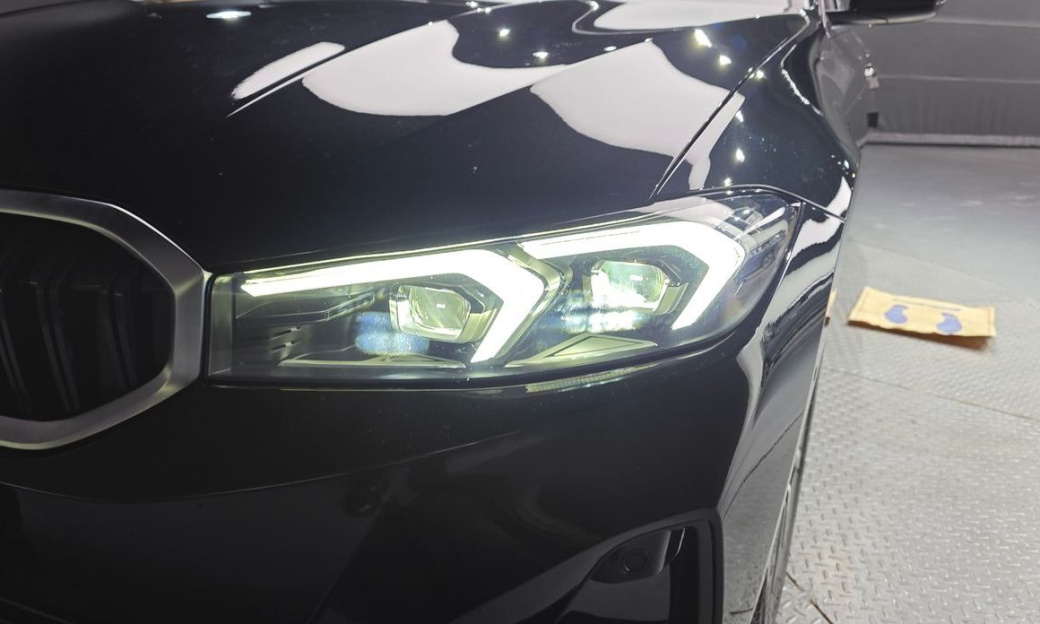 BMW 3-Series 320i, 2023